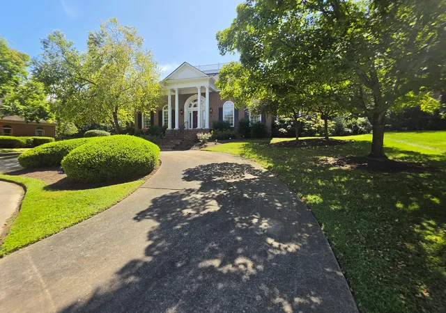 Photo 2 of Single family home for sale at 2392 The Woods Ln, Lexington, KY 40502 | MLS# 26026208 | Listing updated on 2026-10-13