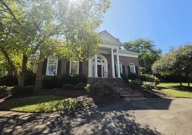 Photo 3 of Single family home for sale at 2392 The Woods Ln, Lexington, KY 40502 | MLS# 26026208 | Listing updated on 2026-10-13