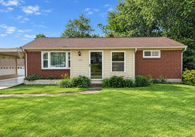 Photo 1 of Sale Pending at 105 Kentucky Ave, Somerset, KY 42501 | MLS# 26004872 | Listing updated on 2026-10-22
