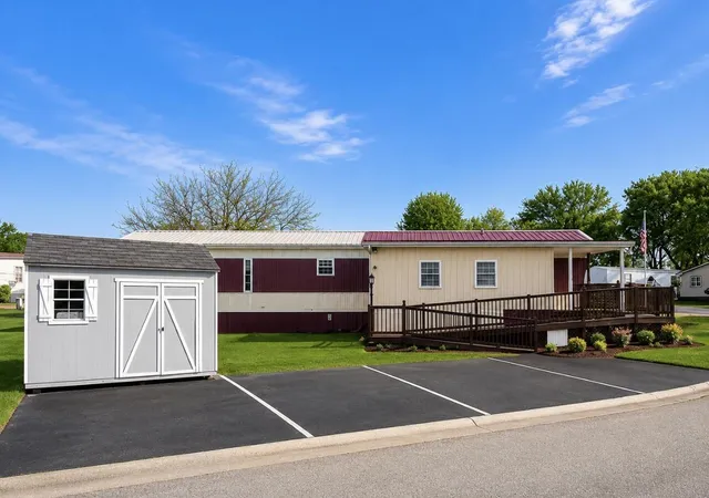 Photo 1 of Single family home for sale at 404 Mount Vernon Dr, Winchester, KY 40391 | MLS# 26005794 | Listing updated on 2026-10-13