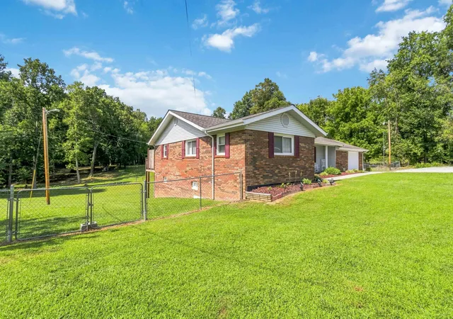 Photo 2 of Single family home for sale at 1069 Meadows Grv Rd, Pine Knot, KY 42635 | MLS# 26010005 | Listing updated on 2026-09-08