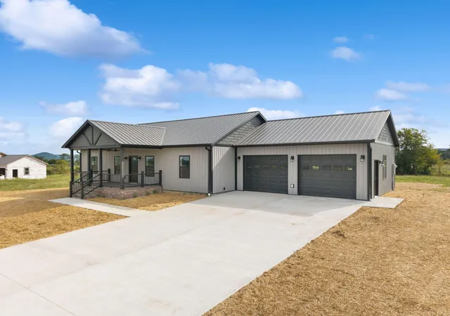 Photo 3 of Single family home for sale at 150 Sunflower Rd, Flemingsburg, KY 41041 | MLS# 26010274 | Listing updated on 2026-09-13
