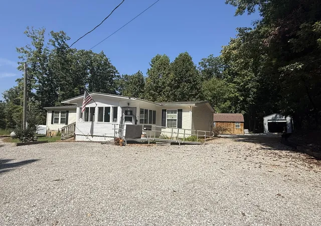 Photo 2 of Single family home for sale at 266 Carmel Ln, Albany, KY 42602 | MLS# 26011063 | Listing updated on 2026-09-11