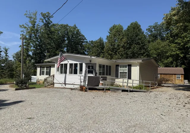 Photo 3 of Single family home for sale at 266 Carmel Ln, Albany, KY 42602 | MLS# 26011063 | Listing updated on 2026-09-11