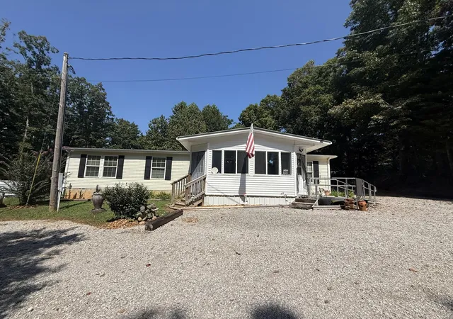 Photo 3 of Single family home for sale at 266 Carmel Ln, Albany, KY 42602 | MLS# 26011063 | Listing updated on 2026-09-11