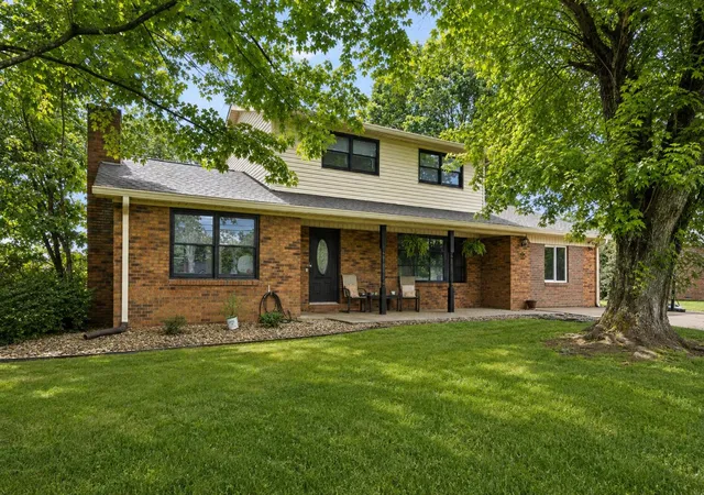 Photo 1 of Single family home for sale at 3706 Hickory Hl Dr, Somerset, KY 42503 | MLS# 26011769 | Listing updated on 2026-09-24