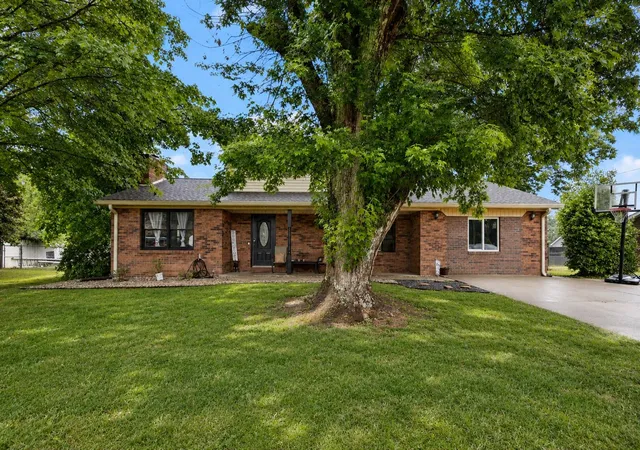 Photo 2 of Single family home for sale at 3706 Hickory Hl Dr, Somerset, KY 42503 | MLS# 26011769 | Listing updated on 2026-09-24