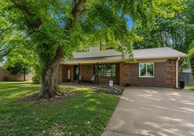 Photo 3 of Single family home for sale at 3706 Hickory Hl Dr, Somerset, KY 42503 | MLS# 26011769 | Listing updated on 2026-09-24