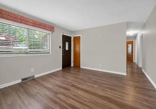 Photo 3 of Sale Pending at 3471 Greenlawn Dr, Lexington, KY 40517 | MLS# 26011980 | Listing updated on 2026-10-13
