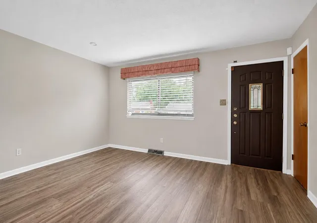 Photo 3 of Sale Pending at 3471 Greenlawn Dr, Lexington, KY 40517 | MLS# 26011980 | Listing updated on 2026-10-13