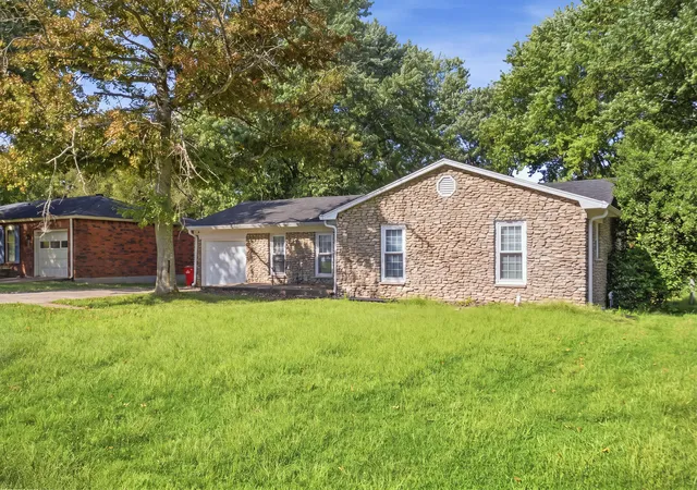 Photo 2 of Single family home for sale at 147 Meadowbrook Dr, Frankfort, KY 40601 | MLS# 26013483 | Listing updated on 2026-10-21