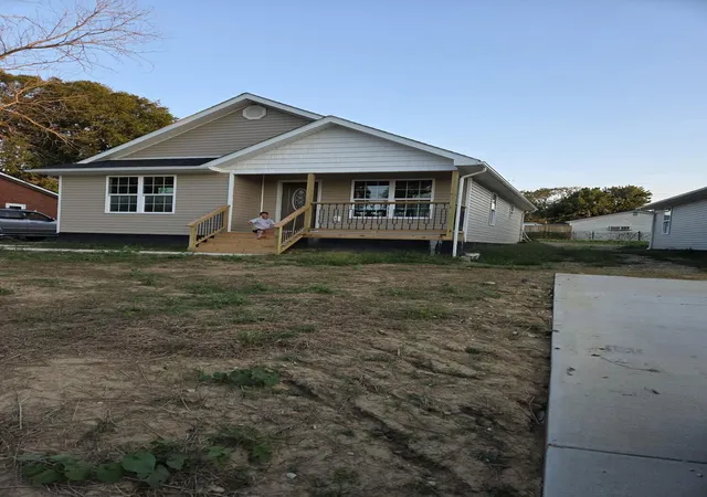 Single family home for sale at 50 Riverview Rd, Irvine, KY 40336 | MLS# 26013774
