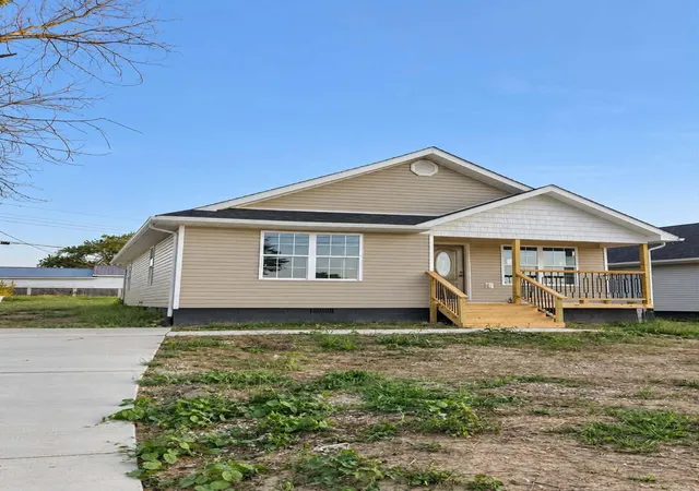 Photo 1 of Single family home for sale at 47 Riverview Rd, Irvine, KY 40336 | MLS# 26013774 | Listing updated on 2026-10-22