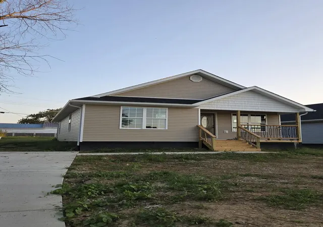 Photo 3 of Single family home for sale at 50 Riverview Rd, Irvine, KY 40336 | MLS# 26013774 | Listing updated on 2026-09-08