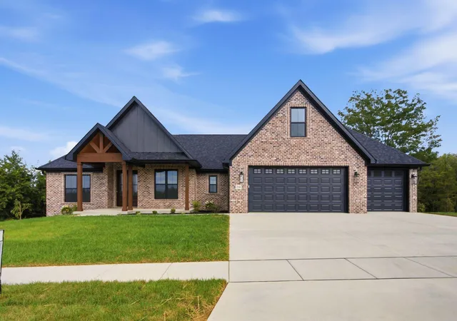 Photo 2 of Single family home for sale at 216 Brandenburg Way, Richmond, KY 40475 | MLS# 26013867 | Listing updated on 2026-10-19