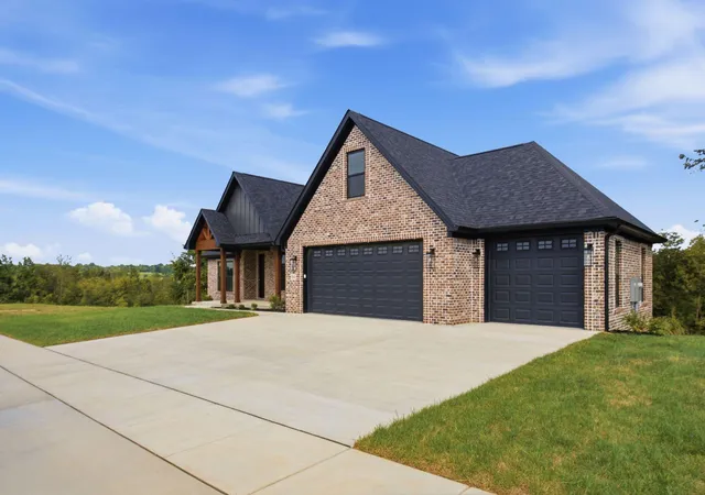 Photo 3 of Single family home for sale at 216 Brandenburg Way, Richmond, KY 40475 | MLS# 26013867 | Listing updated on 2026-10-19