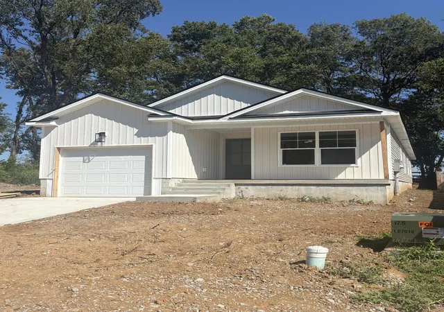 Photo 2 of Single family home for sale at 741 Harrison Tr, Lexington, KY 40505 | MLS# 26014787 | Listing updated on 2026-10-13