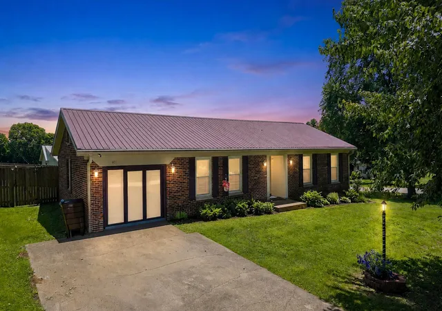 Single family home for sale at 401 Haddix St, Harrodsburg, KY 40330 | MLS# 26015065
