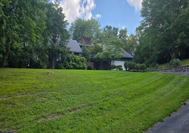 Photo 2 of Single family home for sale at 950 Nazareth Rd, London, KY 40741 | MLS# 26017200 | Listing updated on 2026-10-03
