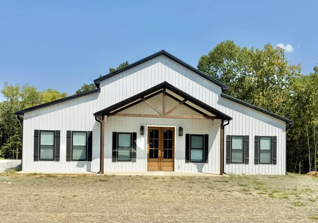 Photo 1 of Sale Pending at 5572 Antioch Rd, Hopkinsville, KY 42240 | MLS# 26015311 | Listing updated on 2026-09-15