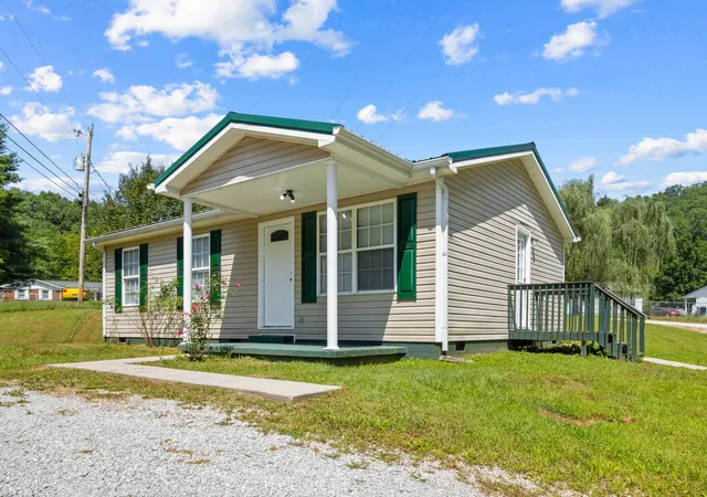 Photo 1 of Single family home for sale at 48 Crescent Rd, Manchester, KY 40962 | MLS# 26015780 | Listing updated on 2026-09-04