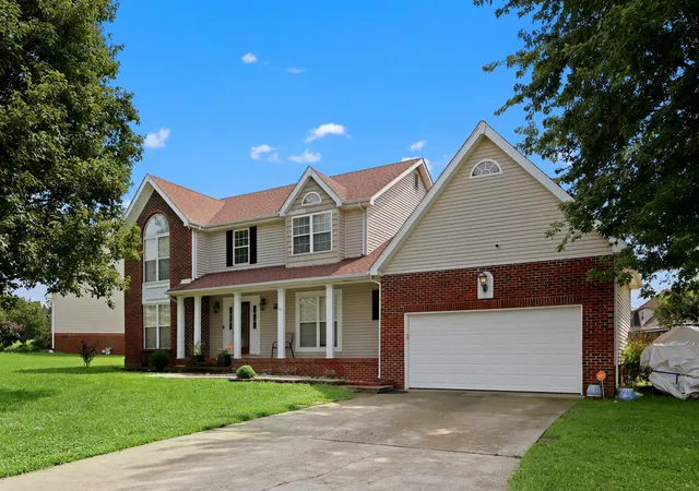 Photo 2 of Single family home for sale at 300 Juniper Dr, Nicholasville, KY 40356 | MLS# 26016135 | Listing updated on 2026-10-17