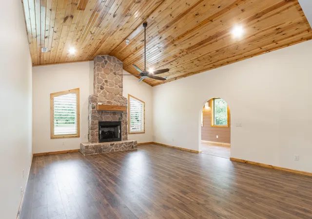 Photo 1 of Single family home for sale at 1430 Spence Chapel Rd, Mayfield, KY 42066 | MLS# 26016297 | Listing updated on 2026-10-27