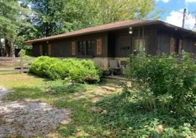Photo 1 of Single family home for sale at 102 Davis St, Monticello, KY 42633 | MLS# 26017860 | Listing updated on 2026-09-11