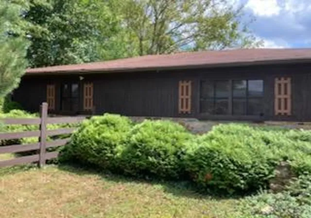Photo 2 of Single family home for sale at 102 Davis St, Monticello, KY 42633 | MLS# 26017860 | Listing updated on 2026-09-11