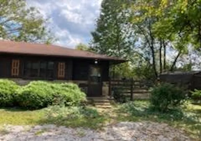 Photo 3 of Single family home for sale at 102 Davis St, Monticello, KY 42633 | MLS# 26017860 | Listing updated on 2026-09-11