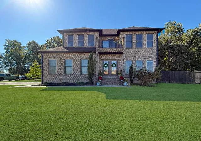 Photo 1 of Single family home for sale at 1417 Longwood Dr, Murray, KY 42071 | MLS# 26020021 | Listing updated on 2026-10-19
