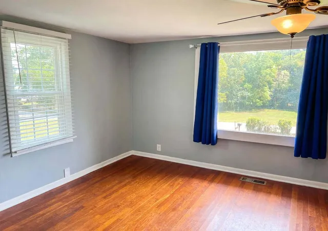 Photo 3 of Sale Pending at 380 J C Kelly Rd, Hopkinsville, KY 42240 | MLS# 26018350 | Listing updated on 2026-09-12