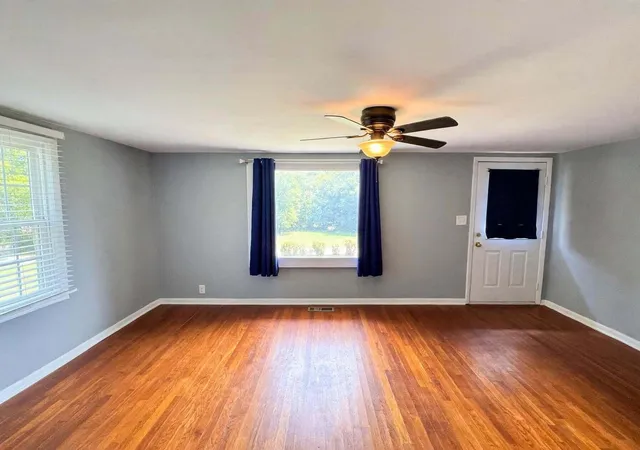 Photo 3 of Sale Pending at 380 J C Kelly Rd, Hopkinsville, KY 42240 | MLS# 26018350 | Listing updated on 2026-09-12
