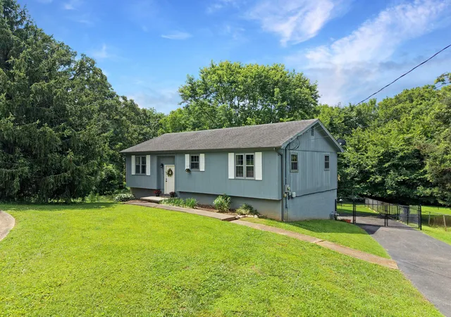 Photo 1 of Single family home for sale at 3504 Bahama Dr, Hopkinsville, KY 42240 | MLS# 26018390 | Listing updated on 2026-10-11