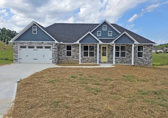 Photo 1 of Single family home for sale at 327 Madison Cir, London, KY 40741 | MLS# 26018716 | Listing updated on 2026-09-15