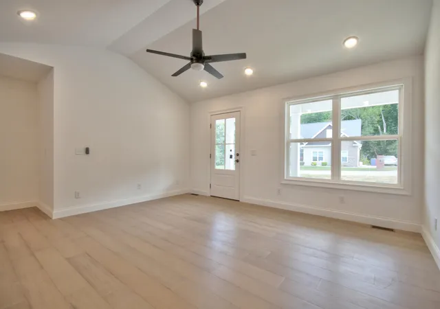 Photo 4 of Single family home for sale at 327 Madison Cir, London, KY 40741 | MLS# 26018716 | Listing updated on 2026-09-15