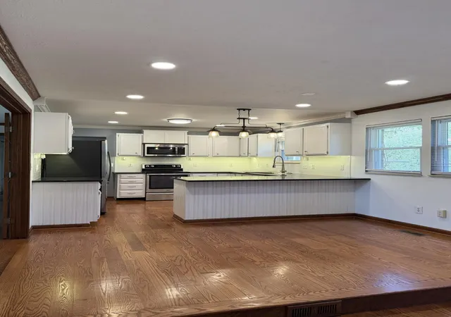 Photo 4 of Single family home for sale at 10 Poplar Ln, Morehead, KY 40351 | MLS# 26019034 | Listing updated on 2026-10-14
