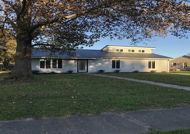 Photo 1 of Single family home for sale at 425 Quail Run Rd, Versailles, KY 40383 | MLS# 26019288 | Listing updated on 2026-09-09