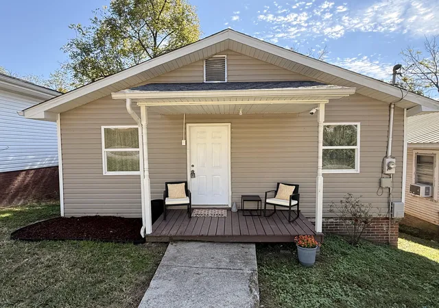 Photo 1 of Single family home for sale at 413 W 15th Street, Corbin, KY 40701 | MLS# 26019327 | Listing updated on 2026-10-12