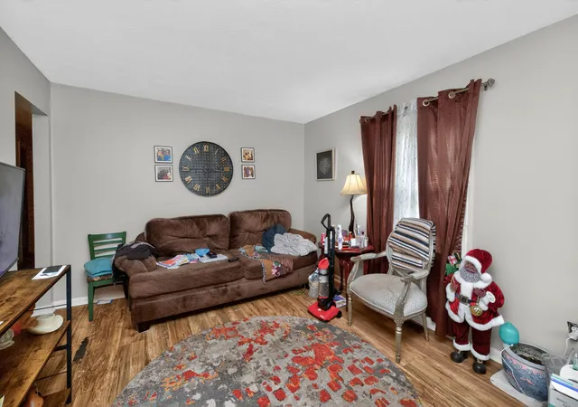 Photo 2 of House for sale at 1999-2001 Spring Sta Dr, Lexington, KY 40505 | MLS# 26025021 | Listing updated on 2026-09-11