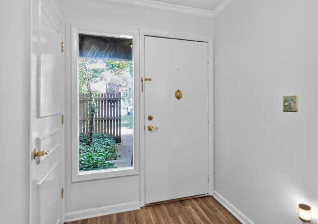 Listing Photo 5 - Condo for sale in building located at 750 Shaker Dr, Lexington, KY 40504 - Unit #207