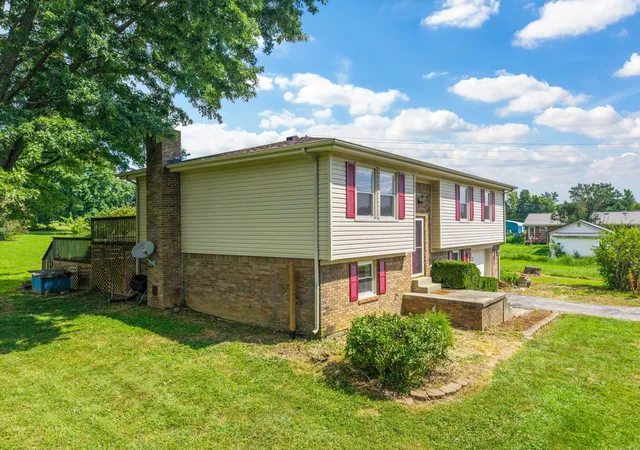 Photo 3 of Single family home for sale at 50 Hickory Ln, Berea, KY 40403 | MLS# 26024535 | Listing updated on 2026-09-28