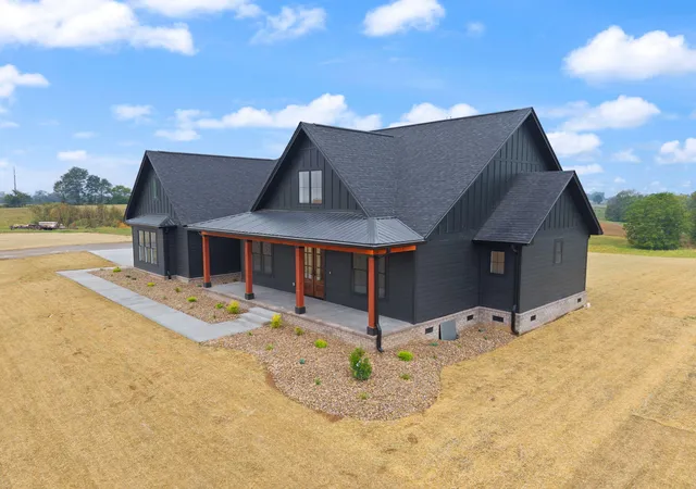 Photo 2 of Single family home for sale at 1477 Sewell Shop Rd, Winchester, KY 40391 | MLS# 26026085 | Listing updated on 2026-10-13