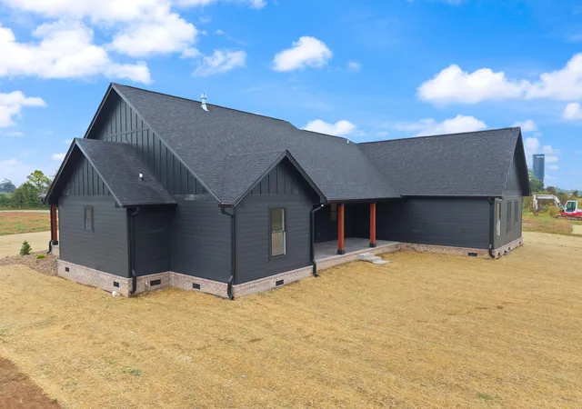 Photo 3 of Single family home for sale at 1477 Sewell Shop Rd, Winchester, KY 40391 | MLS# 26026085 | Listing updated on 2026-10-13