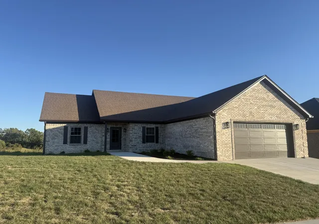 Photo 1 of Single family home for sale at 207 Lexwood Ln, Richmond, KY 40475 | MLS# 26020405 | Listing updated on 2026-10-12