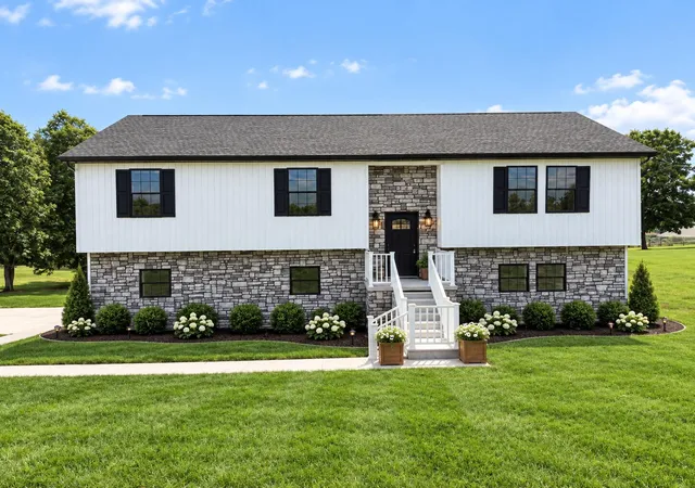 Photo 1 of Single family home for sale at 124 Hillard Rd, Corbin, KY 40701 | MLS# 26020434 | Listing updated on 2026-10-13