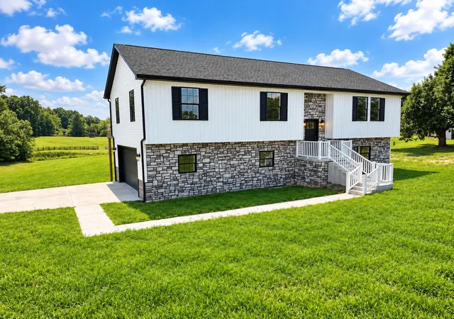 Photo 2 of Single family home for sale at 124 Hillard Rd, Corbin, KY 40701 | MLS# 26020434 | Listing updated on 2026-10-13