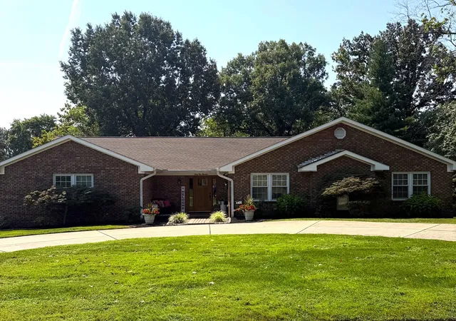 Photo 1 of Sale Pending at 4400 Court Ave, Paducah, KY 42001 | MLS# 26020599 | Listing updated on 2026-09-08