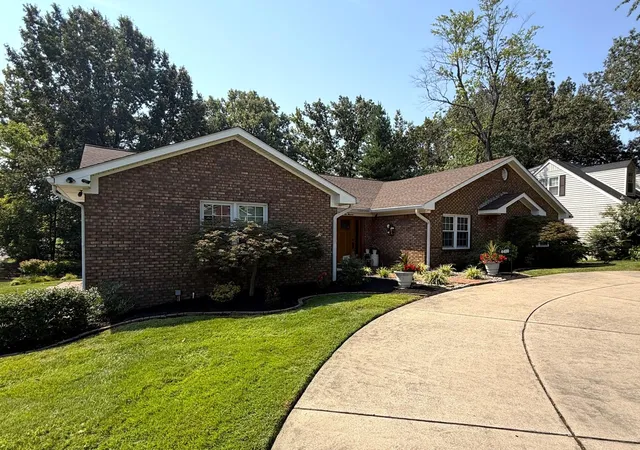 Photo 3 of Sale Pending at 4400 Court Ave, Paducah, KY 42001 | MLS# 26020599 | Listing updated on 2026-09-08