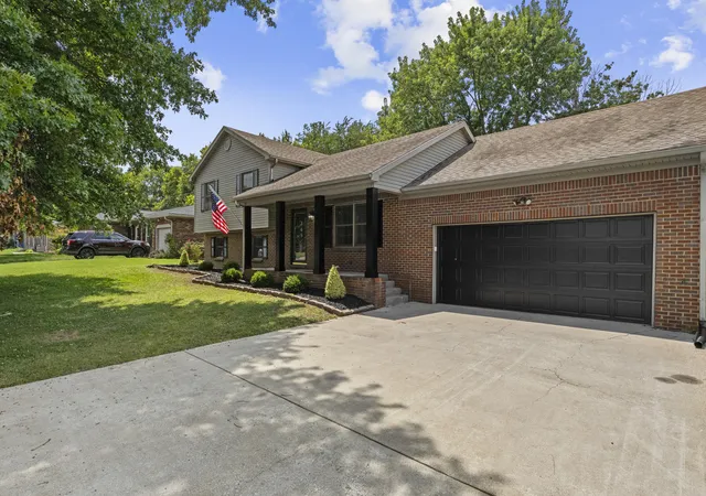 Photo 21 of Single family home for sale at 165 Paddock Dr, Versailles, KY 40383 | MLS# 26022276 | Listing updated on 2026-09-12